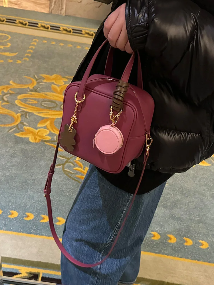 Pink Leather Bowling Bag Women's Handbag 2025 New Luxury Small High-End Feelings oulder Crossbody Small Square Bag
Pink Leather Bowling Bag Women's Handbag 2025 New Luxury Small High-End Feelings oulder Crossbody Small Square Bag