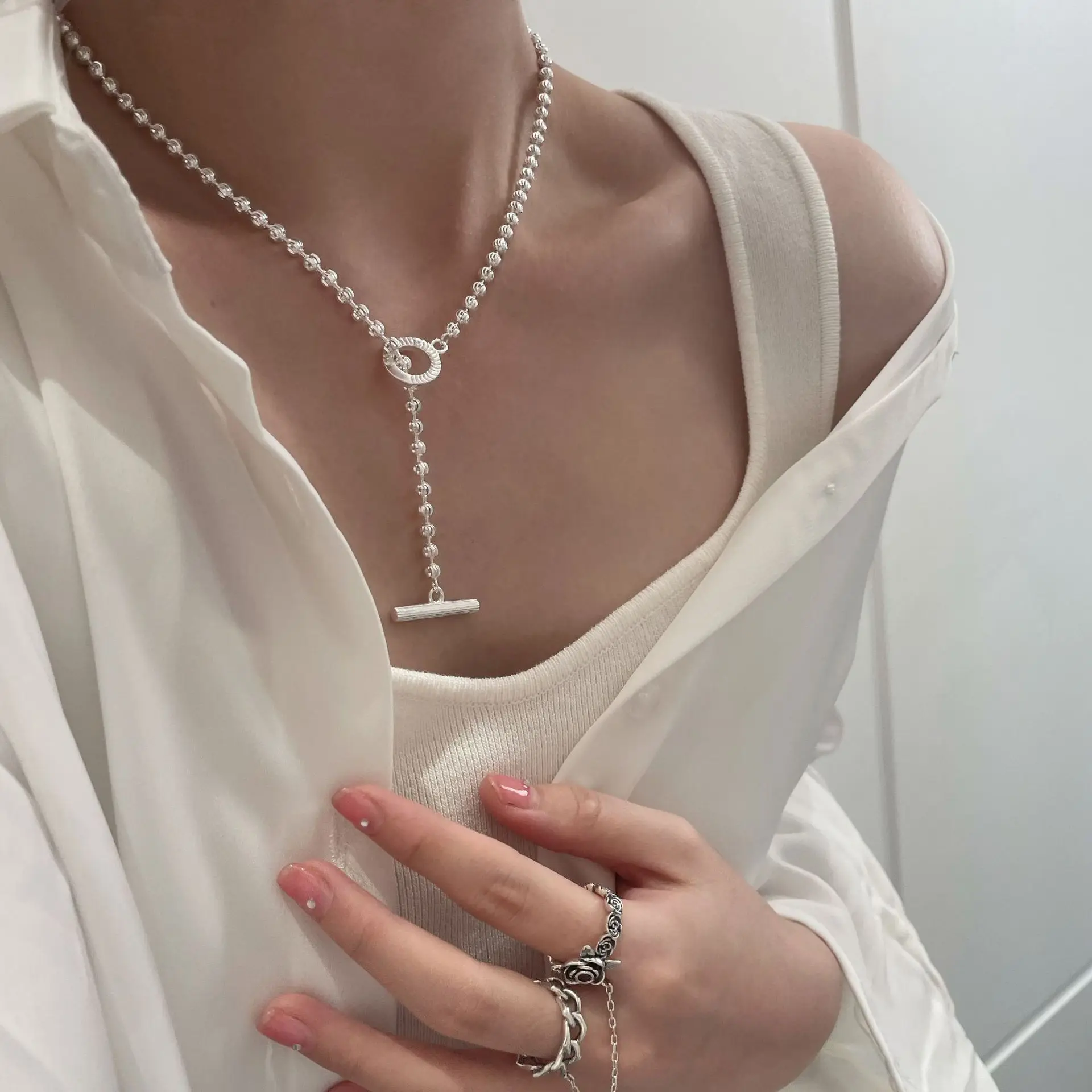 Fashionable Korean version of pure silver car flower bead necklace for women with a sense of high-end design niche 2022 new coll
Fashionable Korean version of pure silver car flower bead necklace for women with a sense of high-end design niche 2022 new coll