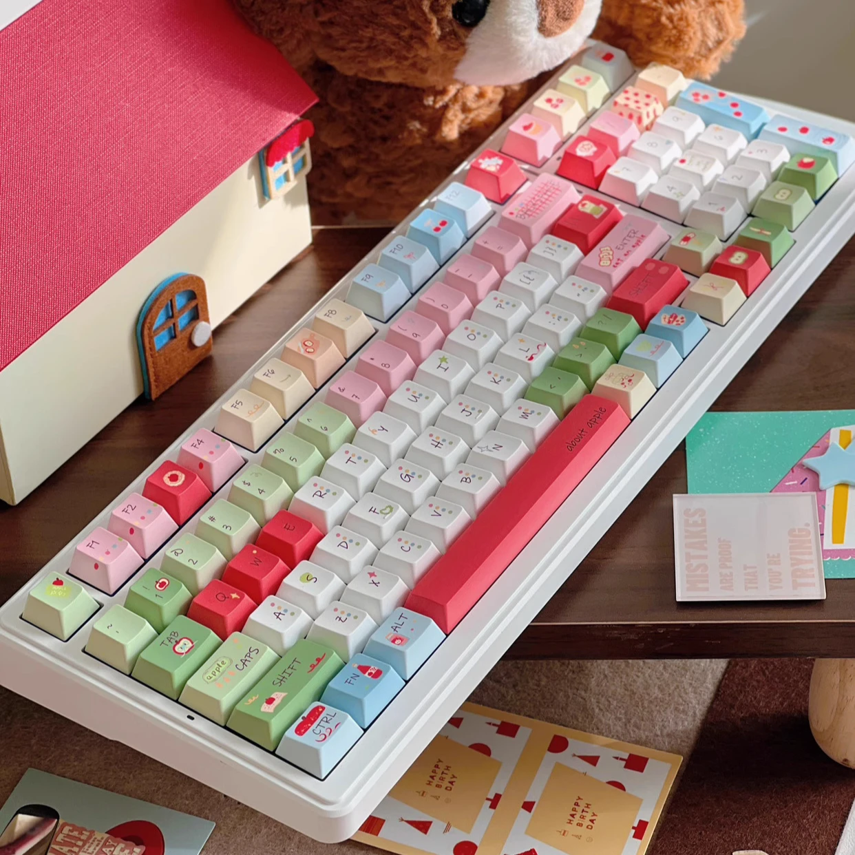 Original height keycap red-green contrasting color simple fresh wind element pbt 
Original height keycap red-green contrasting color simple fresh wind element pbt