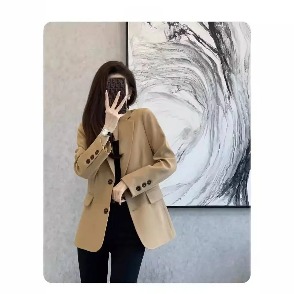 Женский элегантный пиджак в корейском стиле, весенний универсальный маленький рабочий топ цвета хаки для профессиональных настроек 
Женский элегантный пиджак в корейском стиле, весенний универсальный маленький рабочий топ цвета хаки для профессиональных настроек