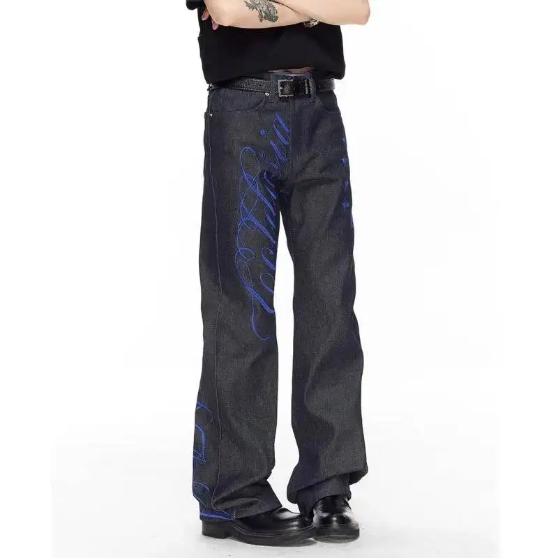 Edgy Men's Blue Letter Script Print Jeans Wide Leg Baggy Fit Black Washed Streetwear Casual Denim Long Pants 9X1XG5
Edgy Men's Blue Letter Script Print Jeans Wide Leg Baggy Fit Black Washed Streetwear Casual Denim Long Pants 9X1XG5