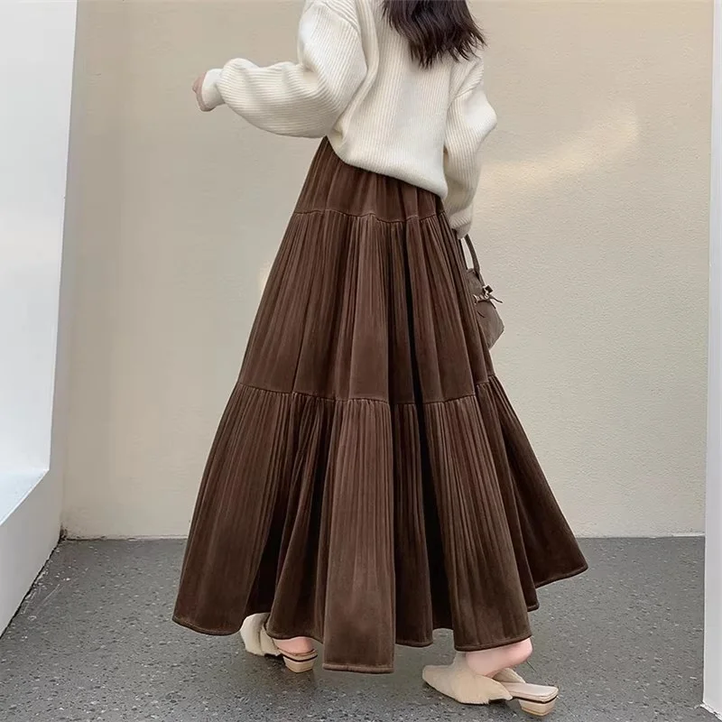 Шикарная вельветовая юбка миди с завышенной талией для женщин, плиссированная юбка А-силуэта с широким подолом – утепленная теплая зимняя юбка кофейно-коричневого цвета W2097
Шикарная вельветовая юбка миди с завышенной талией для женщин, плиссированная юбка А-силуэта с широким подолом – утепленная теплая зимняя юбка кофейно-коричневого цвета W2097