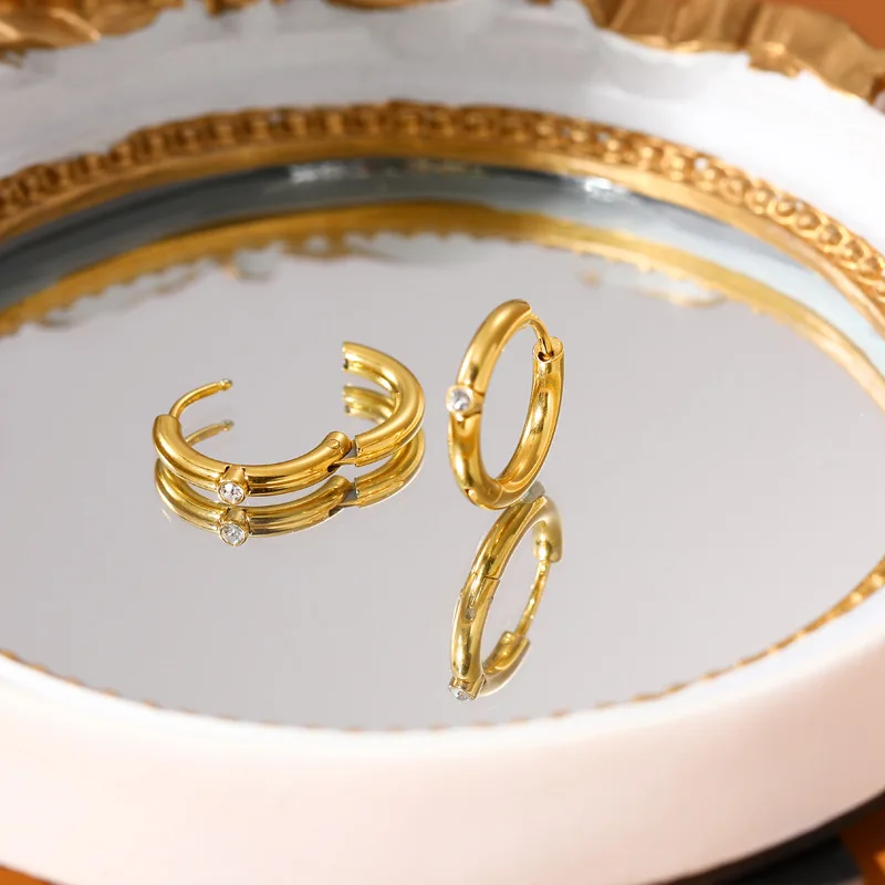 Simple Zircon Versatile Geometric Titanium Steel Ear Buckles For Women in Europe and America Luxury Hoop Earring Jewelry
Simple Zircon Versatile Geometric Titanium Steel Ear Buckles For Women in Europe and America Luxury Hoop Earring Jewelry
