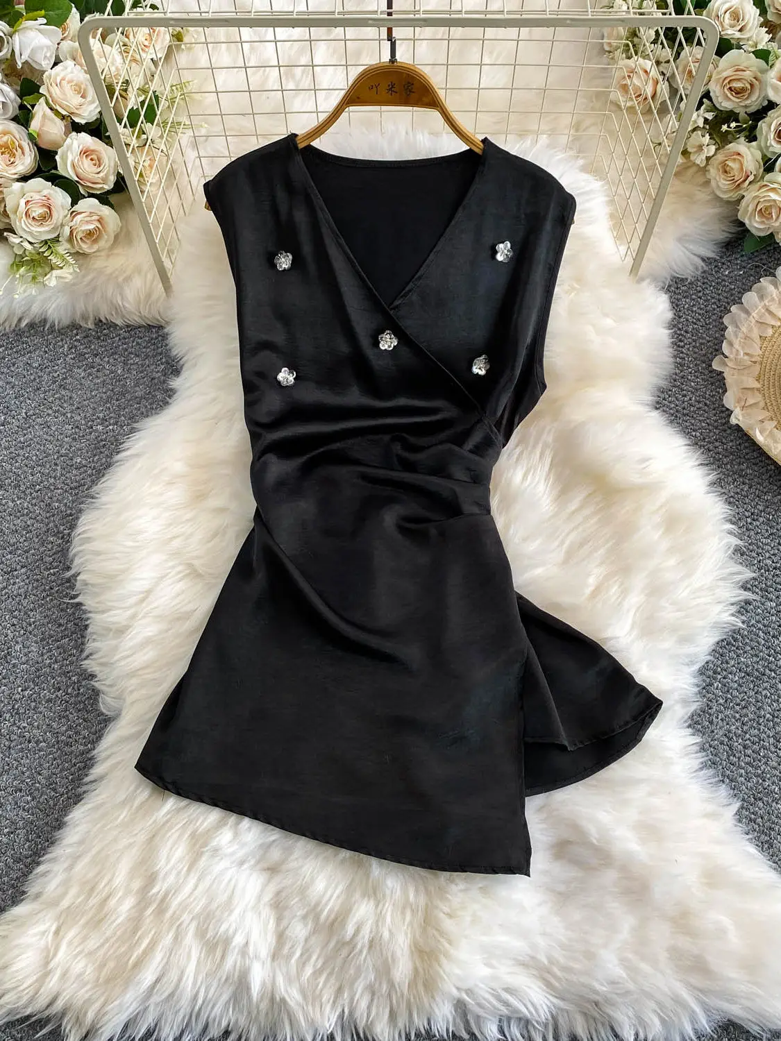 Women Black Y2K Gyaru Cami Top Stylish Cross Strap Midi Tank Top Luxury 3D Floral Camisole Top Vintage Fashion Vest Summer 2026
Women Black Y2K Gyaru Cami Top Stylish Cross Strap Midi Tank Top Luxury 3D Floral Camisole Top Vintage Fashion Vest Summer 2026