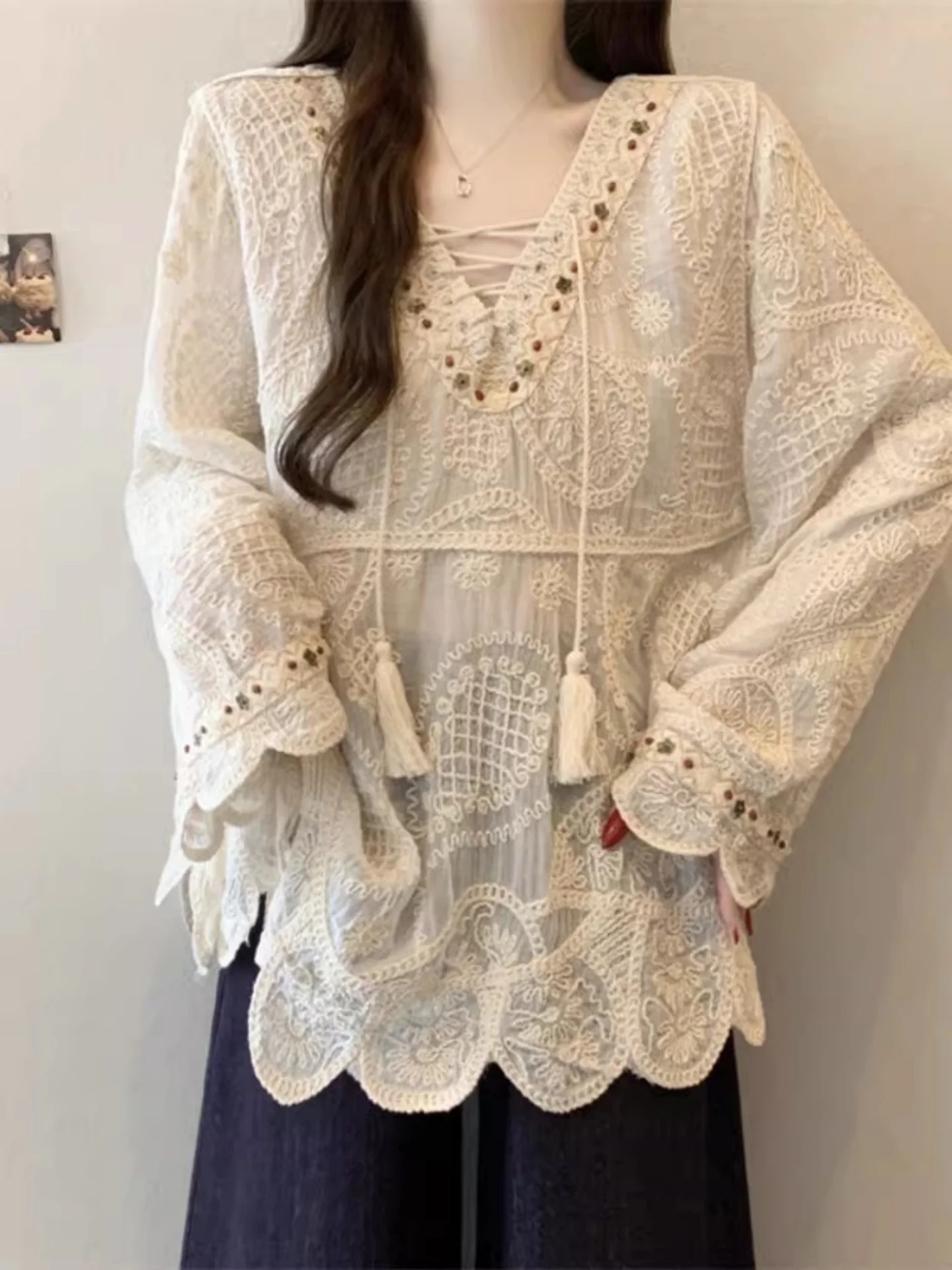 Lace Embroidery V-Ne Long Sve Women's irt Spring 2026 n Sle plus Size Faionable Commute Korean Loose Fit
Lace Embroidery V-Ne Long Sve Women's irt Spring 2026 n Sle plus Size Faionable Commute Korean Loose Fit