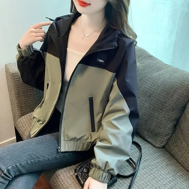 2025 Female Fashion Stormtrooper Outwear Spring Autumn Women Long Sleeves Hooded Jacket Korean Ladies Leisure Short Tops Coat
2025 Female Fashion Stormtrooper Outwear Spring Autumn Women Long Sleeves Hooded Jacket Korean Ladies Leisure Short Tops Coat