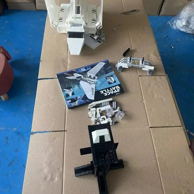 The Imperial Shuttle Model Building Blocks Compatible with level bricks Toys For Children gift
The Imperial Shuttle Model Building Blocks Compatible with level bricks Toys For Children gift