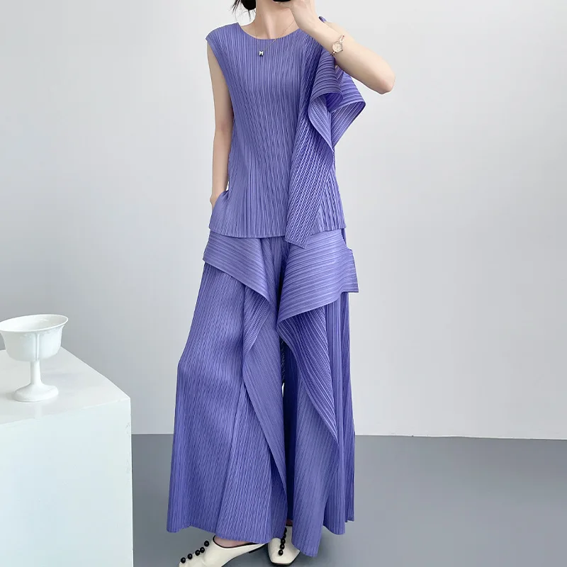 Miyake Pleated 2025 Spring and Summer Pleated Vest Two-piece Set, Kelp Wide Leg Pants Fashionable and Stylish Irregular Set
Miyake Pleated 2025 Spring and Summer Pleated Vest Two-piece Set, Kelp Wide Leg Pants Fashionable and Stylish Irregular Set