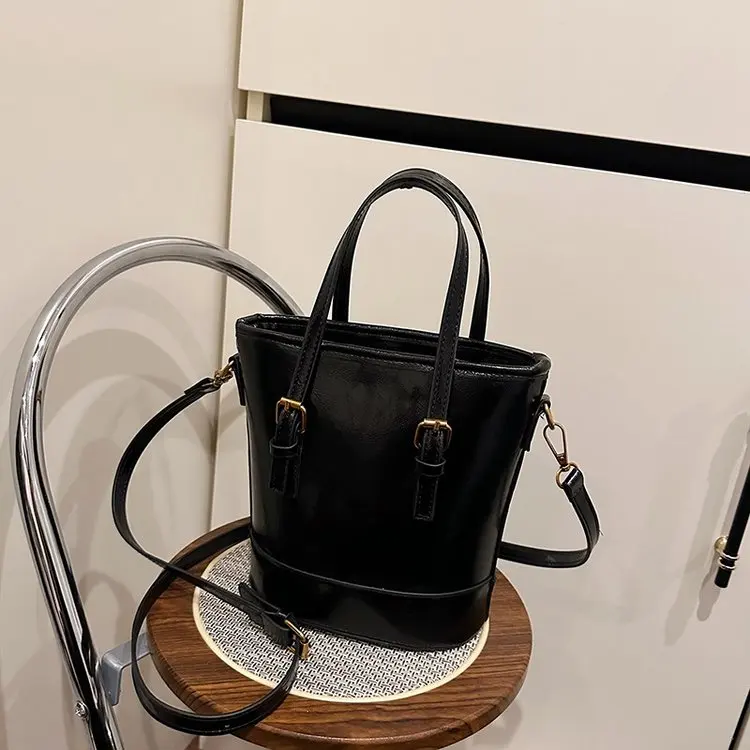 2025 Autumn 2294 New One Size Zipper Shoulder Bag Bucket Bag Fashion Versatile PU Sewing Thread
2025 Autumn 2294 New One Size Zipper Shoulder Bag Bucket Bag Fashion Versatile PU Sewing Thread