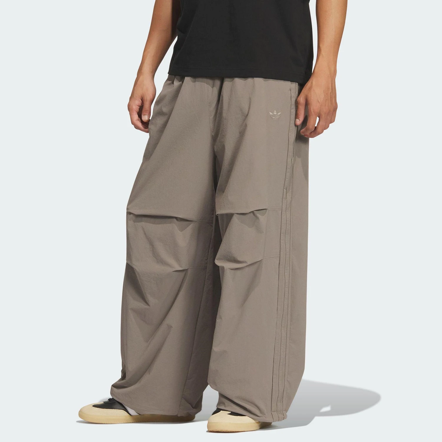Adidas Originals Trefoil Mens Woven Sports Casual Loose Trousers IA7505
Adidas Originals Trefoil Mens Woven Sports Casual Loose Trousers IA7505