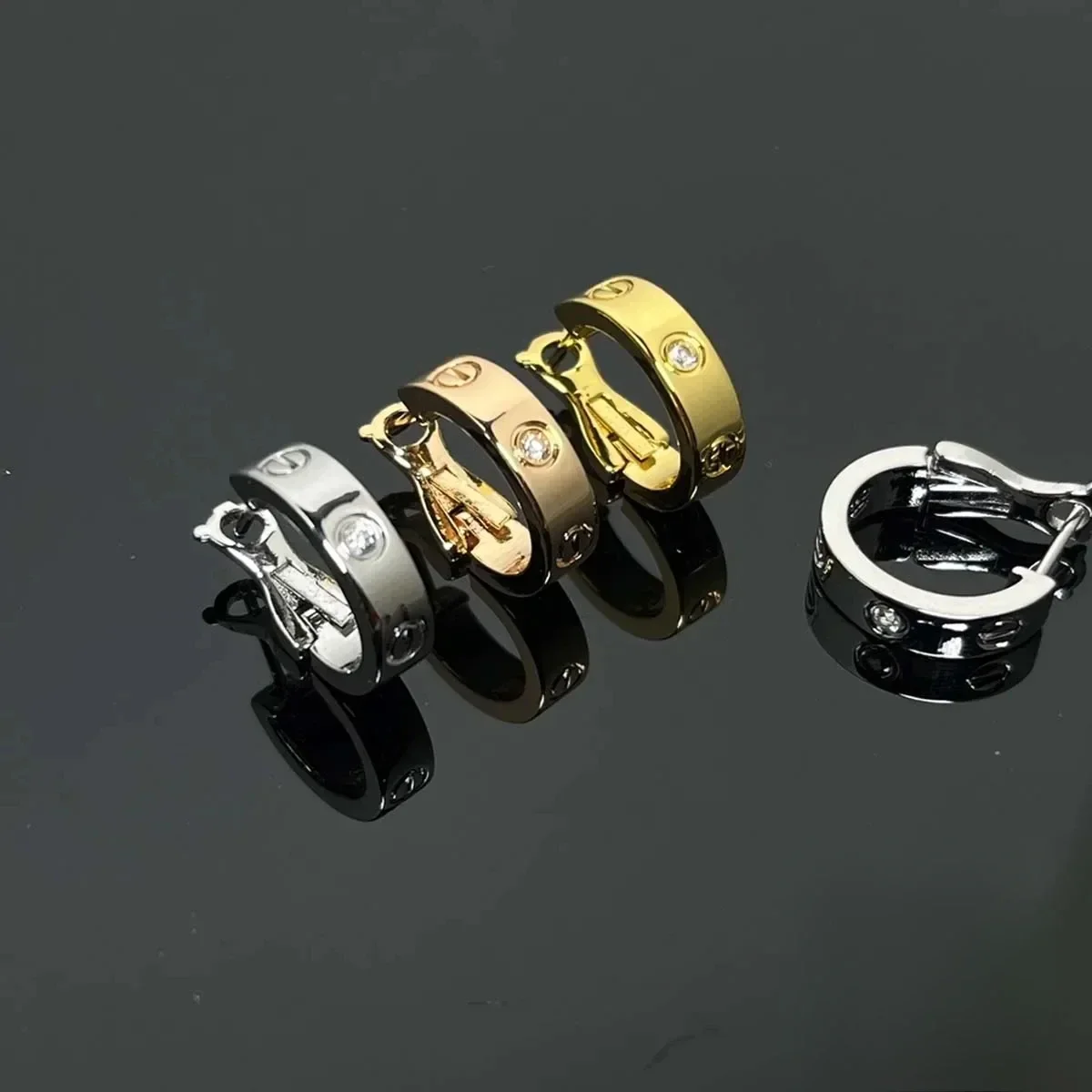 HY 2025 Simple, High Luxury, Elegant, and Elegant Earrings for Men and Women with Personalized Boutique Features and Diamonds
HY 2025 Simple, High Luxury, Elegant, and Elegant Earrings for Men and Women with Personalized Boutique Features and Diamonds