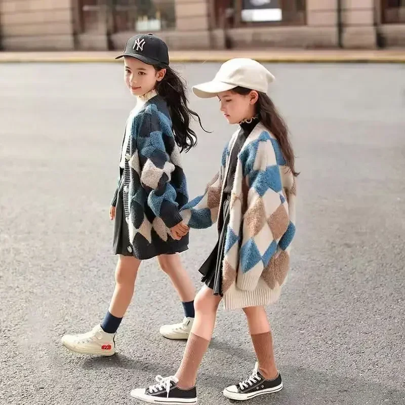 Girls' Autumn and Winter Fashion Knitted Sweater Children's Long Sleeve Loose Diamond Plaid Cardigan New Children's Knitted Coat
Girls' Autumn and Winter Fashion Knitted Sweater Children's Long Sleeve Loose Diamond Plaid Cardigan New Children's Knitted Coat