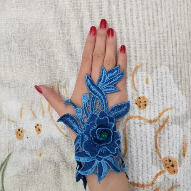 39BD Ethnic Floral Bracer Hollow Lace Gloves Embroidery Flower Gloves Folk Fingerless Wrist Cover with Finger Loop
39BD Ethnic Floral Bracer Hollow Lace Gloves Embroidery Flower Gloves Folk Fingerless Wrist Cover with Finger Loop