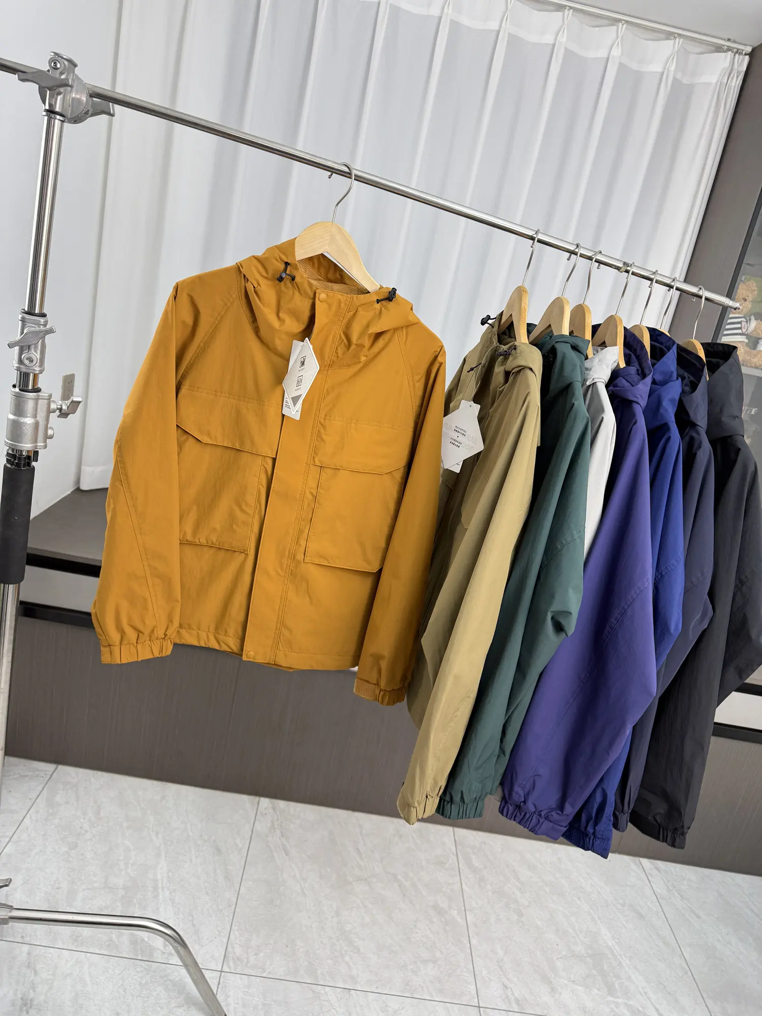 MingRui Card Outdoor Hooded Jacket Men's Spring Windproof Water-Resistant Casual Coat for Couples Youth Fashion Urban Style
MingRui Card Outdoor Hooded Jacket Men's Spring Windproof Water-Resistant Casual Coat for Couples Youth Fashion Urban Style