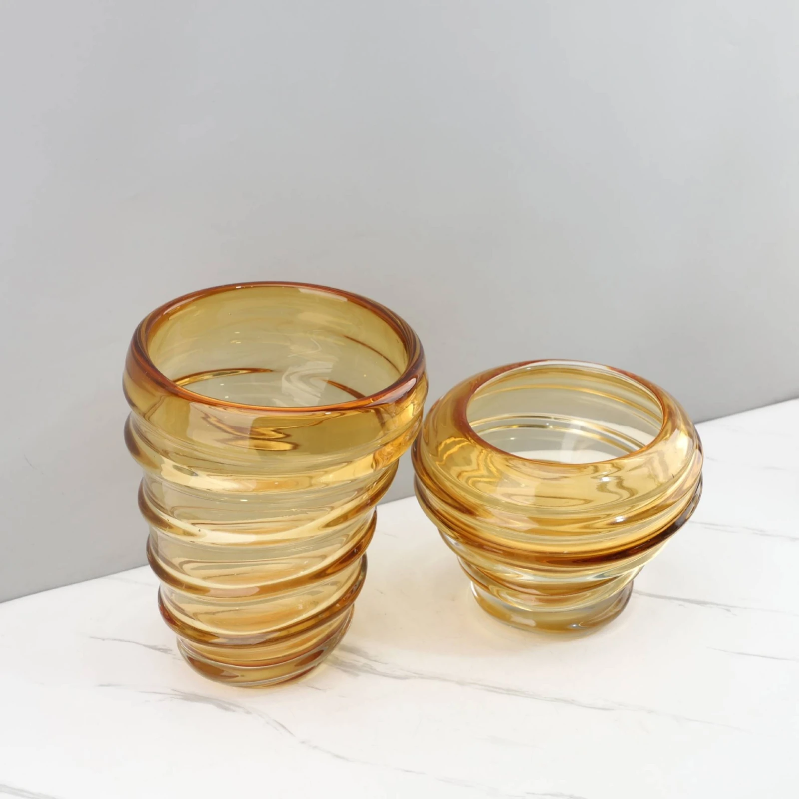 Wavy Ribbed Vase Tabletop Amber-Hued Glass Vase Room Accent Decorative Home Decoration Modern Design
Wavy Ribbed Vase Tabletop Amber-Hued Glass Vase Room Accent Decorative Home Decoration Modern Design