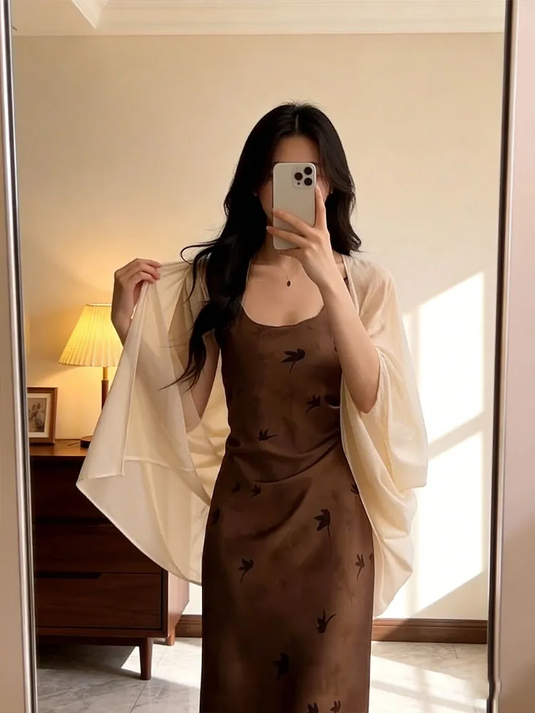 New Chinese Zen Style Satin Embroidered Strap Dress Slimming Open Cardigan Set Summer Fashionable Women's Two-Piece Suit
New Chinese Zen Style Satin Embroidered Strap Dress Slimming Open Cardigan Set Summer Fashionable Women's Two-Piece Suit