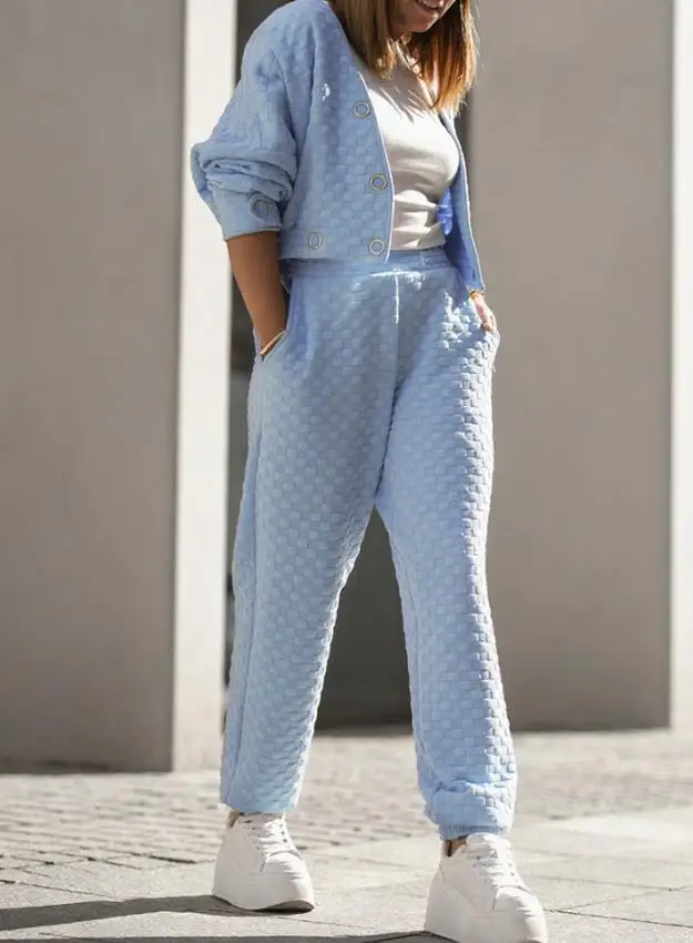 Urban Pants Set Women Outfit 2025 Spring New Waffles Textured V Neck Cardigan Sweatshirt Casual Elastic Waist Cuffed Pants Set
Urban Pants Set Women Outfit 2025 Spring New Waffles Textured V Neck Cardigan Sweatshirt Casual Elastic Waist Cuffed Pants Set