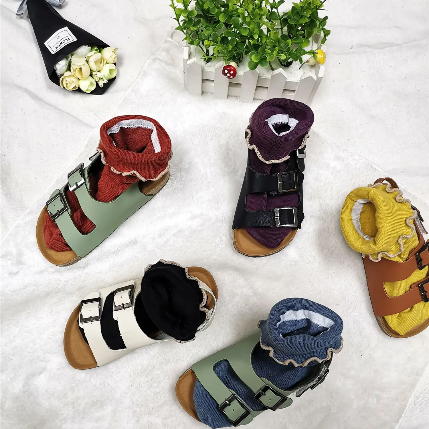 The Korean version of the new children beach cork casual sandals and slippers soft-soled baby shoes
The Korean version of the new children beach cork casual sandals and slippers soft-soled baby shoes