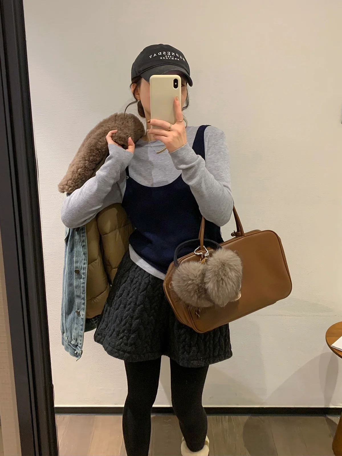 Женская шерстяная футболка Love Devil Fi с длинным рукавом и круглым вырезом, базовый слой, корейский стиль, для повседневной носки, зимняя новинка
Женская шерстяная футболка Love Devil Fi с длинным рукавом и круглым вырезом, базовый слой, корейский стиль, для повседневной носки, зимняя новинка