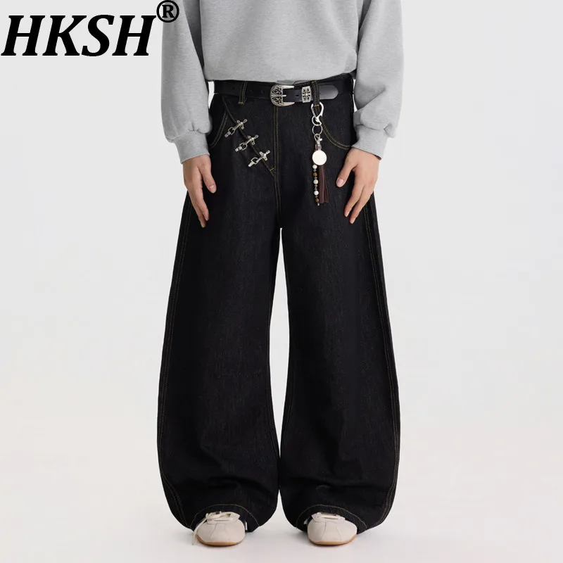Джинсы HKSH весна-осень, новые, мужские, трендовые, в американском ретро-стиле, с пуговицами в виде самолетов, свободные, широкие, джинсовые брюки в стиле High Street, модель HK18738
Джинсы HKSH весна-осень, новые, мужские, трендовые, в американском ретро-стиле, с пуговицами в виде самолетов, свободные, широкие, джинсовые брюки в стиле High Street, модель HK18738