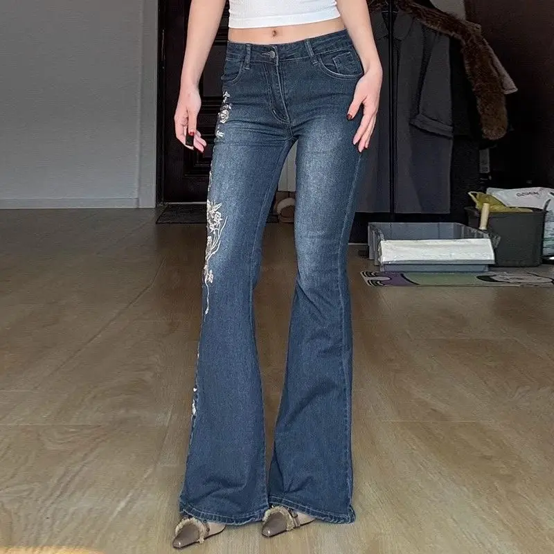 Vintage Low Waist Rose Embroidered Flare Jean Woman Y2K Streetwear Denim Pants Aesthetic 2000s Grunge Trousers Pantalones
Vintage Low Waist Rose Embroidered Flare Jean Woman Y2K Streetwear Denim Pants Aesthetic 2000s Grunge Trousers Pantalones