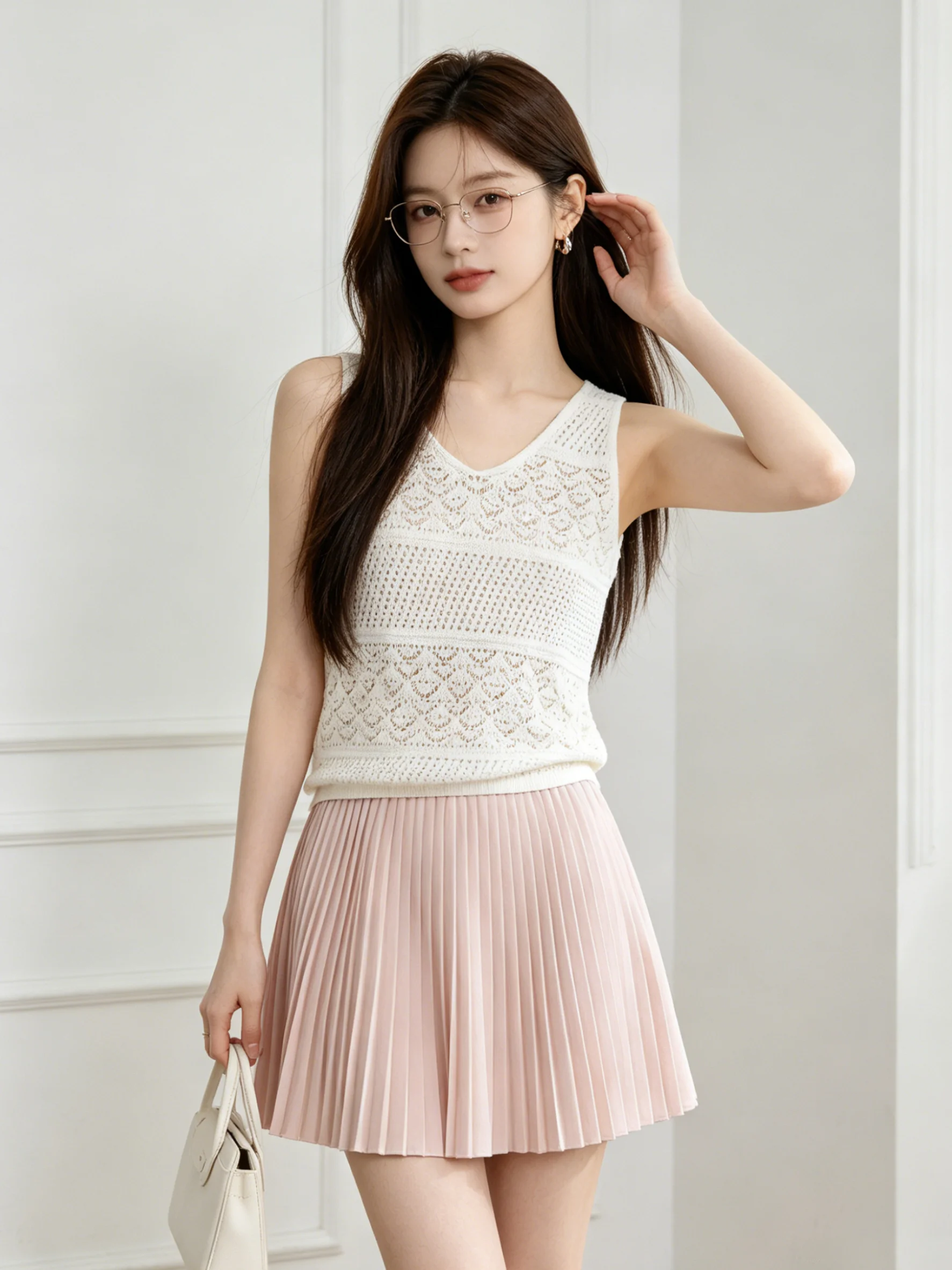 Korean Style Knitted Lace V-Neck Sleeveless Vest Breathable Versatile Summer New Arrival Daily Wear Short Length Color
Korean Style Knitted Lace V-Neck Sleeveless Vest Breathable Versatile Summer New Arrival Daily Wear Short Length Color