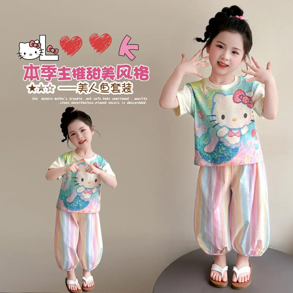 Хлопковый костюм Sanrio Hello Kitty для девочек с короткими рукавами, лето 2026, новая детская одежда в западном стиле, брюки от комаров для маленьких девочек, комплект из 2 предметов
Хлопковый костюм Sanrio Hello Kitty для девочек с короткими рукавами, лето 2026, новая детская одежда в западном стиле, брюки от комаров для маленьких девочек, комплект из 2 предметов