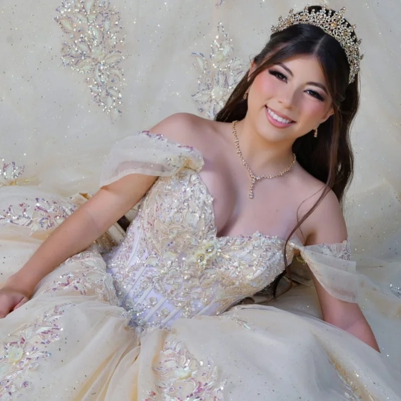 Light Yellow Quinceanera Dress off-shoulder Glitter Pearl Flower Decal Long tail Bow vestidos de 15 Quinceanera Customize
Light Yellow Quinceanera Dress off-shoulder Glitter Pearl Flower Decal Long tail Bow vestidos de 15 Quinceanera Customize