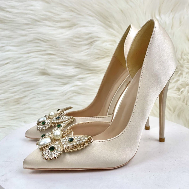 Beautiful pearl bow decoration pointed toe 12cm super high thin heels office party dating fashion lady pump SJ014 ROVICIYA
Beautiful pearl bow decoration pointed toe 12cm super high thin heels office party dating fashion lady pump SJ014 ROVICIYA