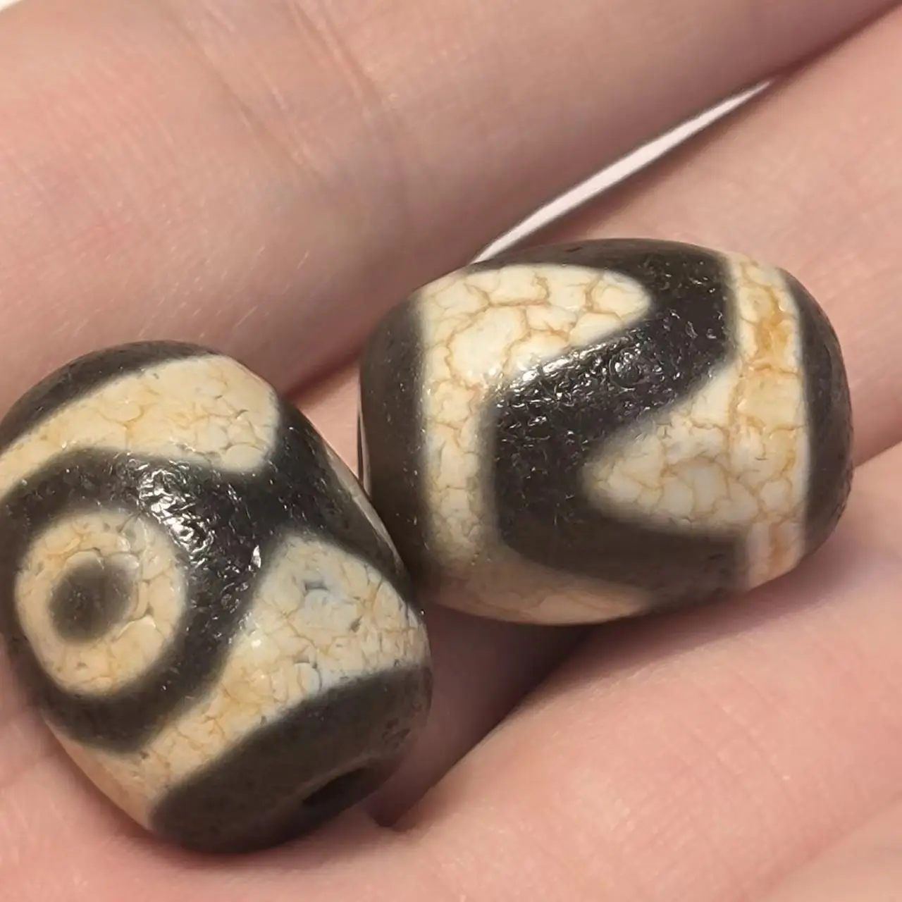 1pcs/lot Natural Various Pattern Agate Dzi Beads brown grey bloodshot weathered pattern retro ethnic jewelry amulet folk-custom
1pcs/lot Natural Various Pattern Agate Dzi Beads brown grey bloodshot weathered pattern retro ethnic jewelry amulet folk-custom