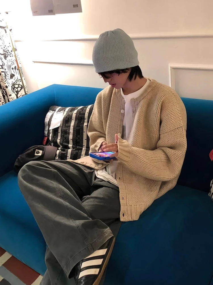 Вязаный кардиган в американском стиле ретро, мужской осенний свитер с вышивкой мира, повседневный свободный топ, модный свободный крой
Вязаный кардиган в американском стиле ретро, мужской осенний свитер с вышивкой мира, повседневный свободный топ, модный свободный крой