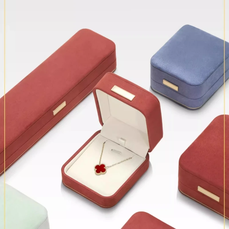 High end jewelry box, wedding ring box, necklace, bracelet pendant, jewelry packaging box
High end jewelry box, wedding ring box, necklace, bracelet pendant, jewelry packaging box
