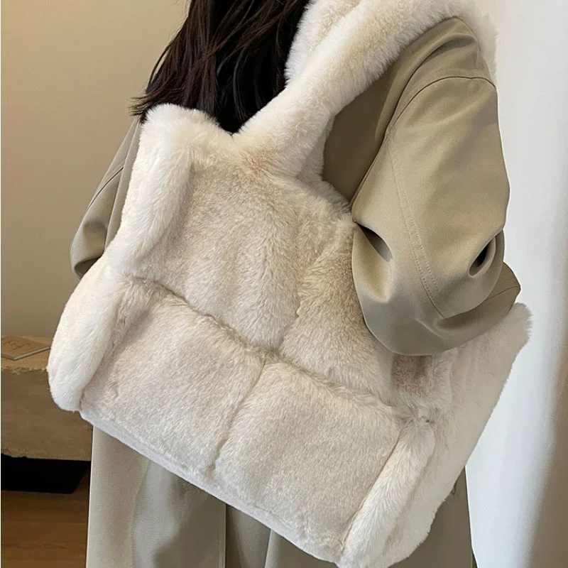 Luxury Faux Fur Women's Shoulder Bags Large Capacity Soft Plush Casual Tote Bags Winter Fashion Female Travel Purse Handbags
Luxury Faux Fur Women's Shoulder Bags Large Capacity Soft Plush Casual Tote Bags Winter Fashion Female Travel Purse Handbags
