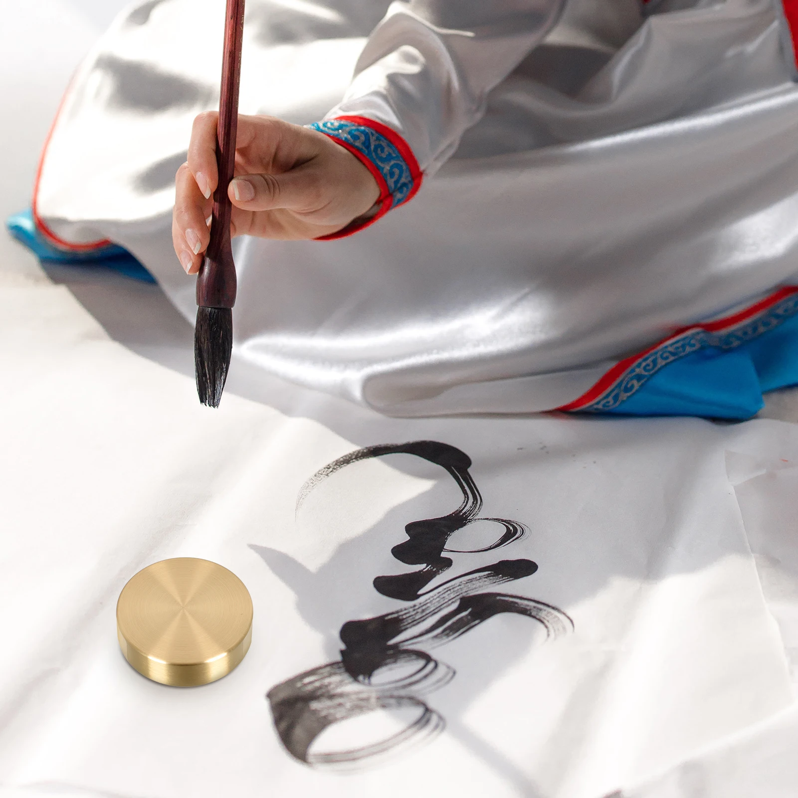 Round for Chinese Calligraphy Painting Paperweights Drawing Painting Smooth Edges Hold Large Format Paper Flat
Round for Chinese Calligraphy Painting Paperweights Drawing Painting Smooth Edges Hold Large Format Paper Flat