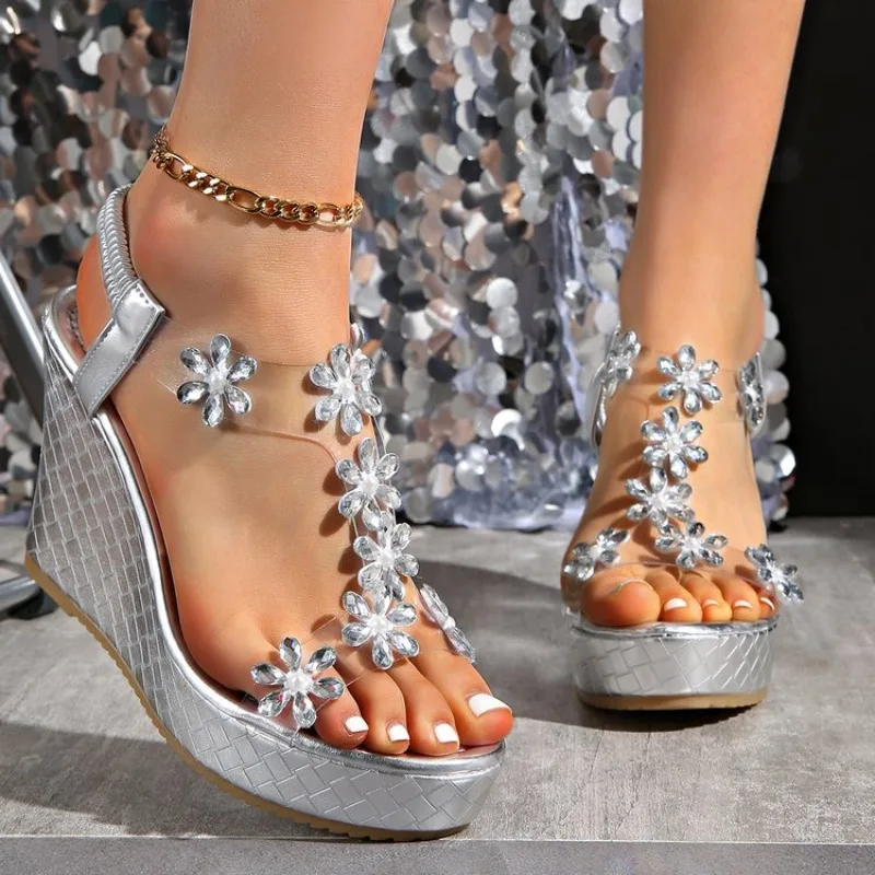 Plus Size Sandals Women's 2026 Summer New Open Toe Wedge Sheer Flower High Heel Roman Shoes
Plus Size Sandals Women's 2026 Summer New Open Toe Wedge Sheer Flower High Heel Roman Shoes