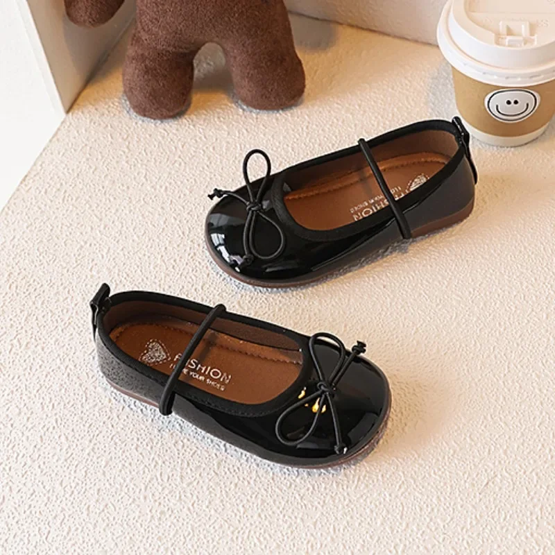 Простая детская кожаная обувь, весенне-осенние новые балетки с бантом для девочек, трендовые модные детские повседневные лоферы принцессы, универсальные
Простая детская кожаная обувь, весенне-осенние новые балетки с бантом для девочек, трендовые модные детские повседневные лоферы принцессы, универсальные