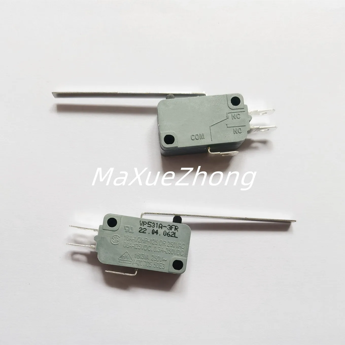 Original new 100% micro switch VP531A-3FR 16A 250V long handle one open and one close
Original new 100% micro switch VP531A-3FR 16A 250V long handle one open and one close