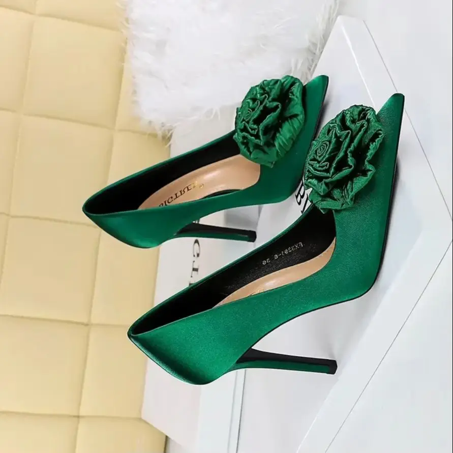 BIGTREE Women's Shoes Spring Autumn Fashion Silk Flower Women Pumps Elegant Thin Heels WEDDING Party Shoes Zapatillas De Mujer 
BIGTREE Women's Shoes Spring Autumn Fashion Silk Flower Women Pumps Elegant Thin Heels WEDDING Party Shoes Zapatillas De Mujer