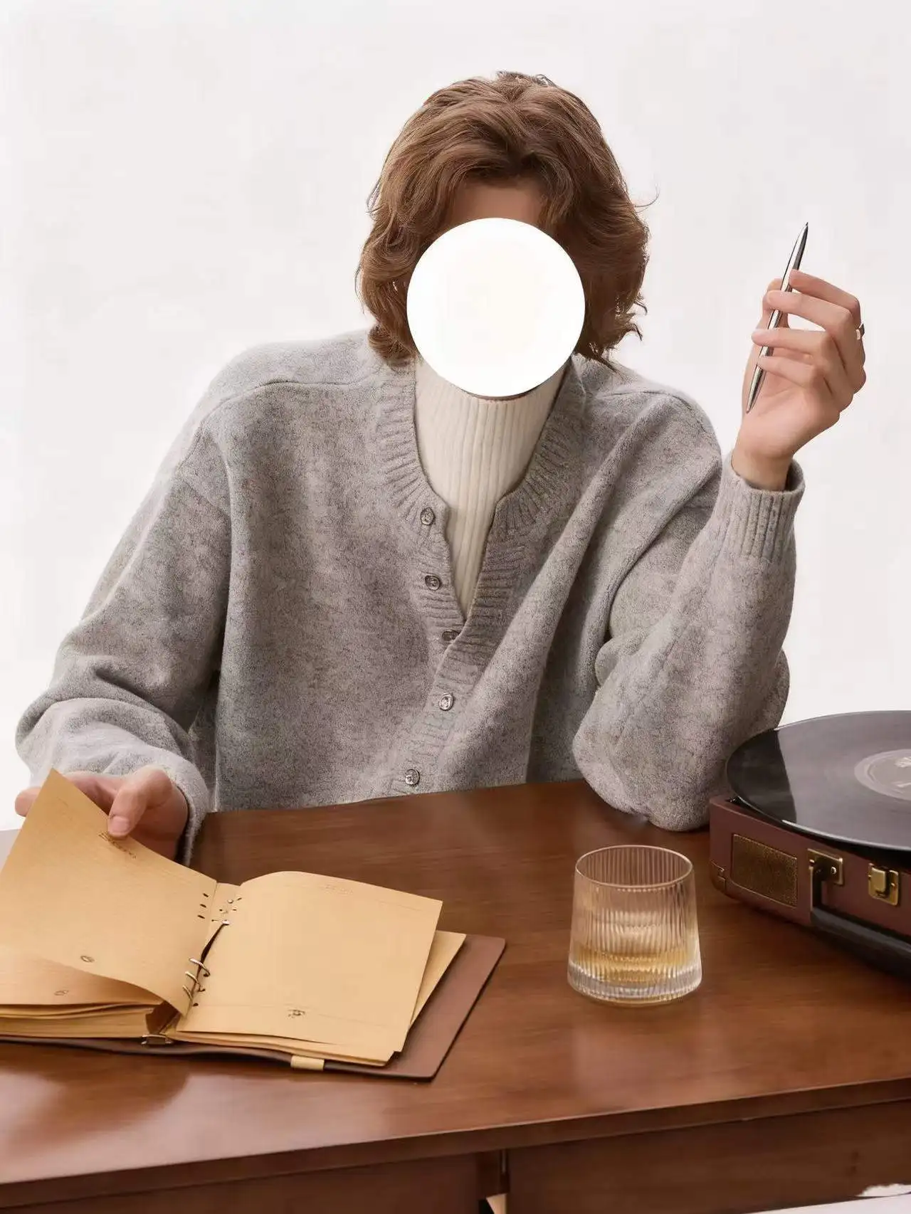 Мужской свитер из плотной шерстяной смеси с высоким воротом, имитация двухслойности, эффект тепла и комфорта, повседневный свободный крой, размер L
Мужской свитер из плотной шерстяной смеси с высоким воротом, имитация двухслойности, эффект тепла и комфорта, повседневный свободный крой, размер L