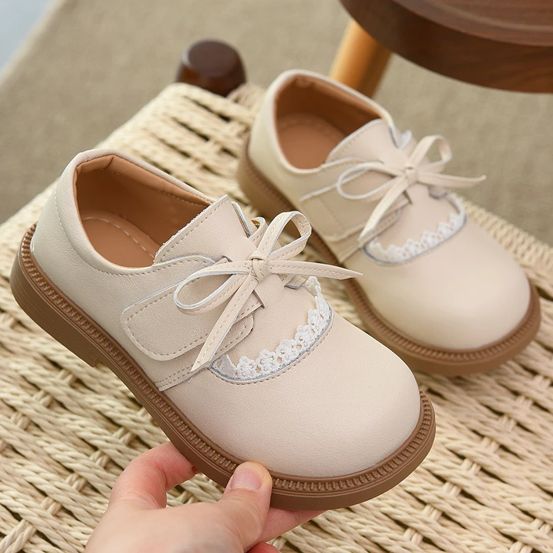 Girls' princess shoes, genuine leather soft soled children's leather shoes, 2025 new autumn and winter butterfly knot anti slip
Girls' princess shoes, genuine leather soft soled children's leather shoes, 2025 new autumn and winter butterfly knot anti slip