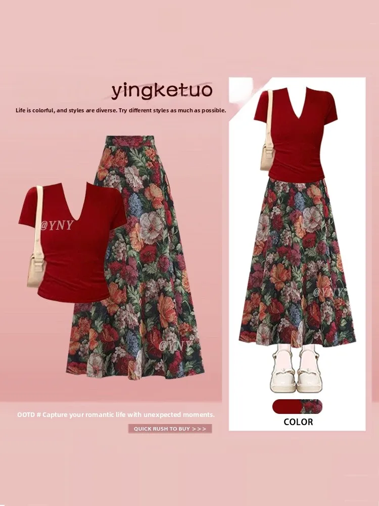 Retro Floral Print V-Neck Short Sleeve Red Top with A-Line Skirt Two-Piece Set Summer Fashionable Ensemble Women's Clothing
Retro Floral Print V-Neck Short Sleeve Red Top with A-Line Skirt Two-Piece Set Summer Fashionable Ensemble Women's Clothing