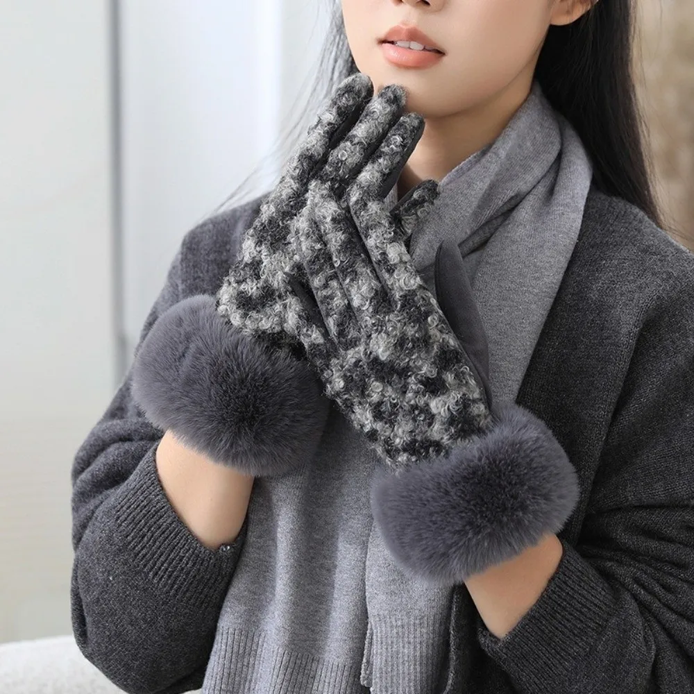 Gift Velvet Leopard Print Gloves Windproof Full Finger Women Gloves with Fleece Lining Touch Screen Winter Suede Gloves Outdoor
Gift Velvet Leopard Print Gloves Windproof Full Finger Women Gloves with Fleece Lining Touch Screen Winter Suede Gloves Outdoor