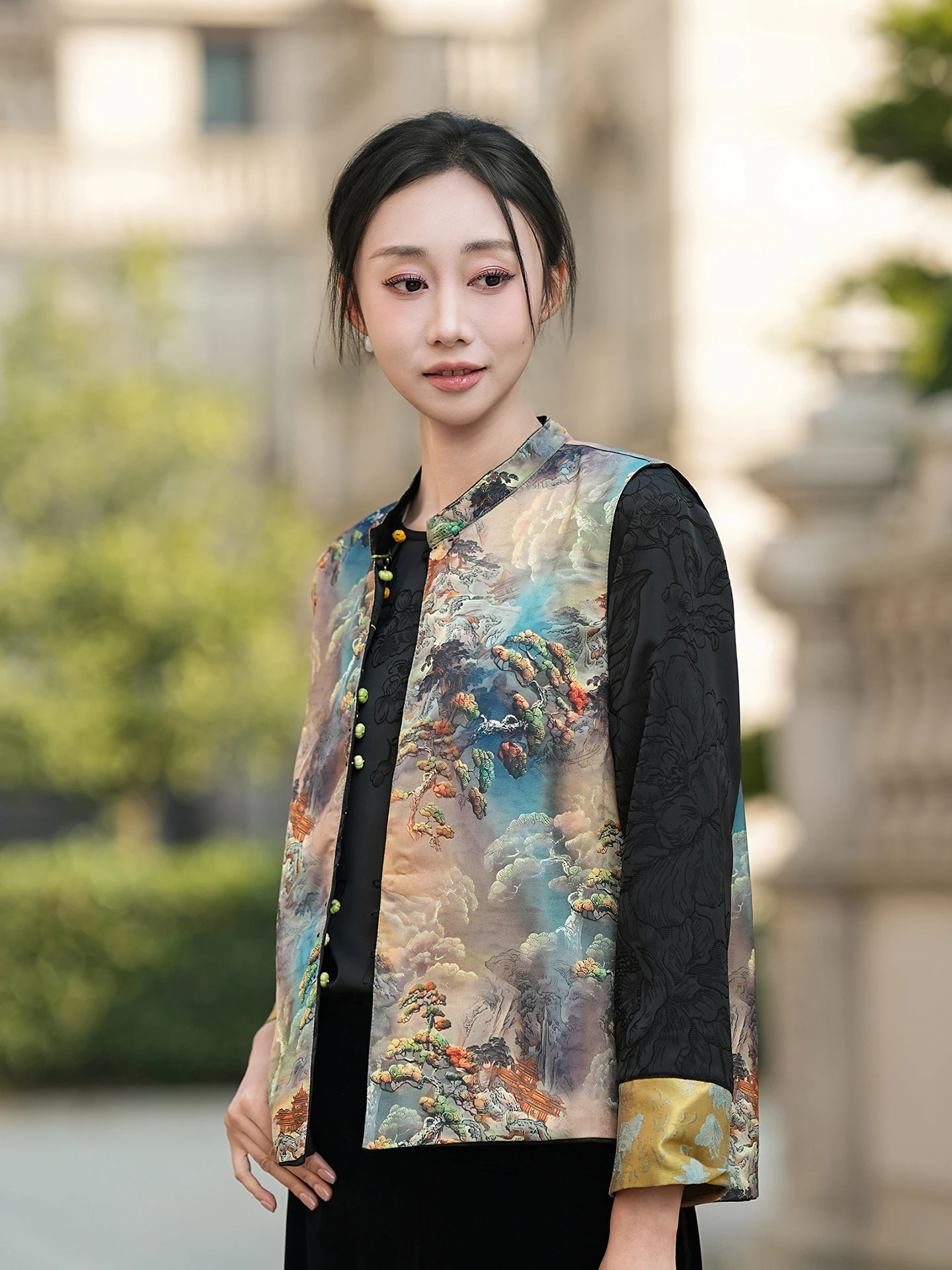 Двусторонний женский жилет в китайском стиле, новинка 2026 года, с вышивкой, в национальном стиле, модная верхняя одежда с подплечниками
Двусторонний женский жилет в китайском стиле, новинка 2026 года, с вышивкой, в национальном стиле, модная верхняя одежда с подплечниками