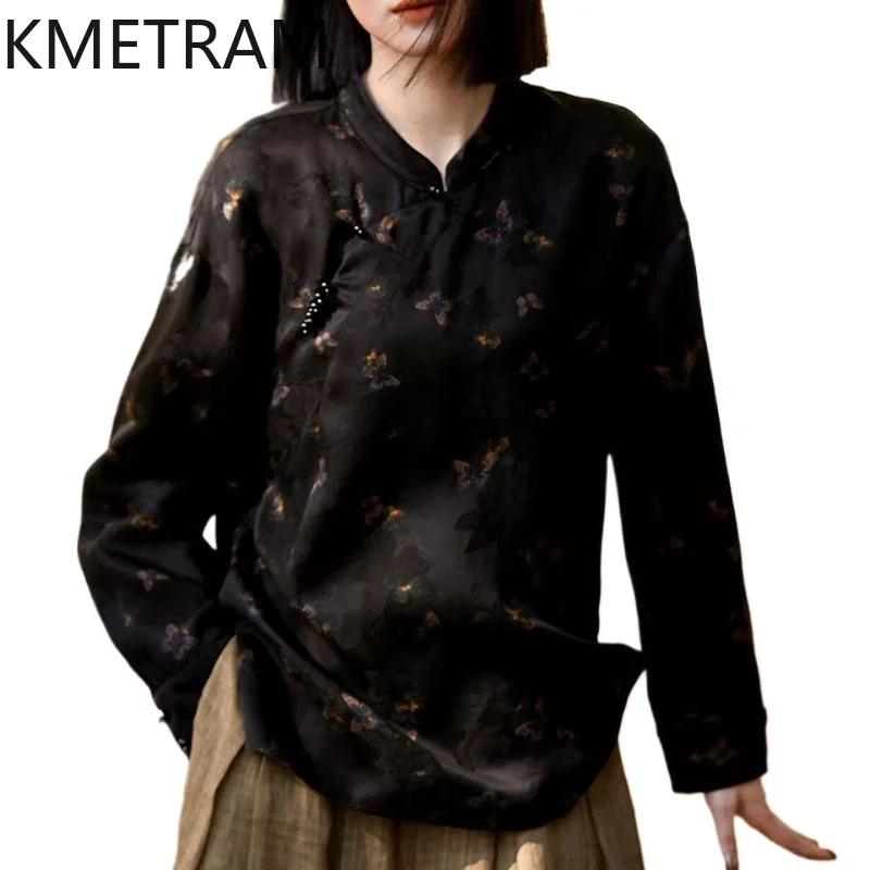 KMETRAM 100% шелковые топы из тутового шелкопряда для женщин, настоящие рубашки Xiangyun Sha, черная блузка с воротником-стойкой, новая весенняя женская одежда 2026 года.
KMETRAM 100% шелковые топы из тутового шелкопряда для женщин, настоящие рубашки Xiangyun Sha, черная блузка с воротником-стойкой, новая весенняя женская одежда 2026 года.