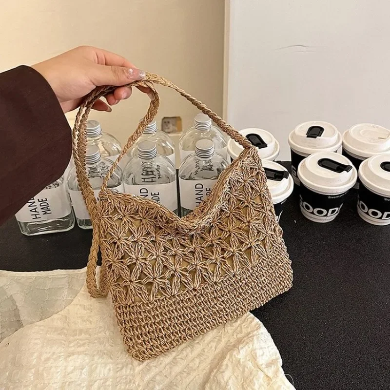 Trendy Diaper Bag For Ladies: Simple Luxury Leather Handbag, High-End Vintage Messenger With Paris Style Letter Logo
Trendy Diaper Bag For Ladies: Simple Luxury Leather Handbag, High-End Vintage Messenger With Paris Style Letter Logo