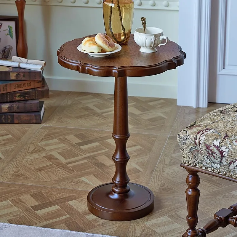Solid wood round small coffee table retro small apartment corner table next to casual medieval lace French sofa
Solid wood round small coffee table retro small apartment corner table next to casual medieval lace French sofa