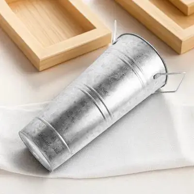 1Pcs Retro Old Treatment Iron Sheet Flower Bucket Simulation Vase for Indoor Flower Arrangement Vintage Decorative Vase
1Pcs Retro Old Treatment Iron Sheet Flower Bucket Simulation Vase for Indoor Flower Arrangement Vintage Decorative Vase