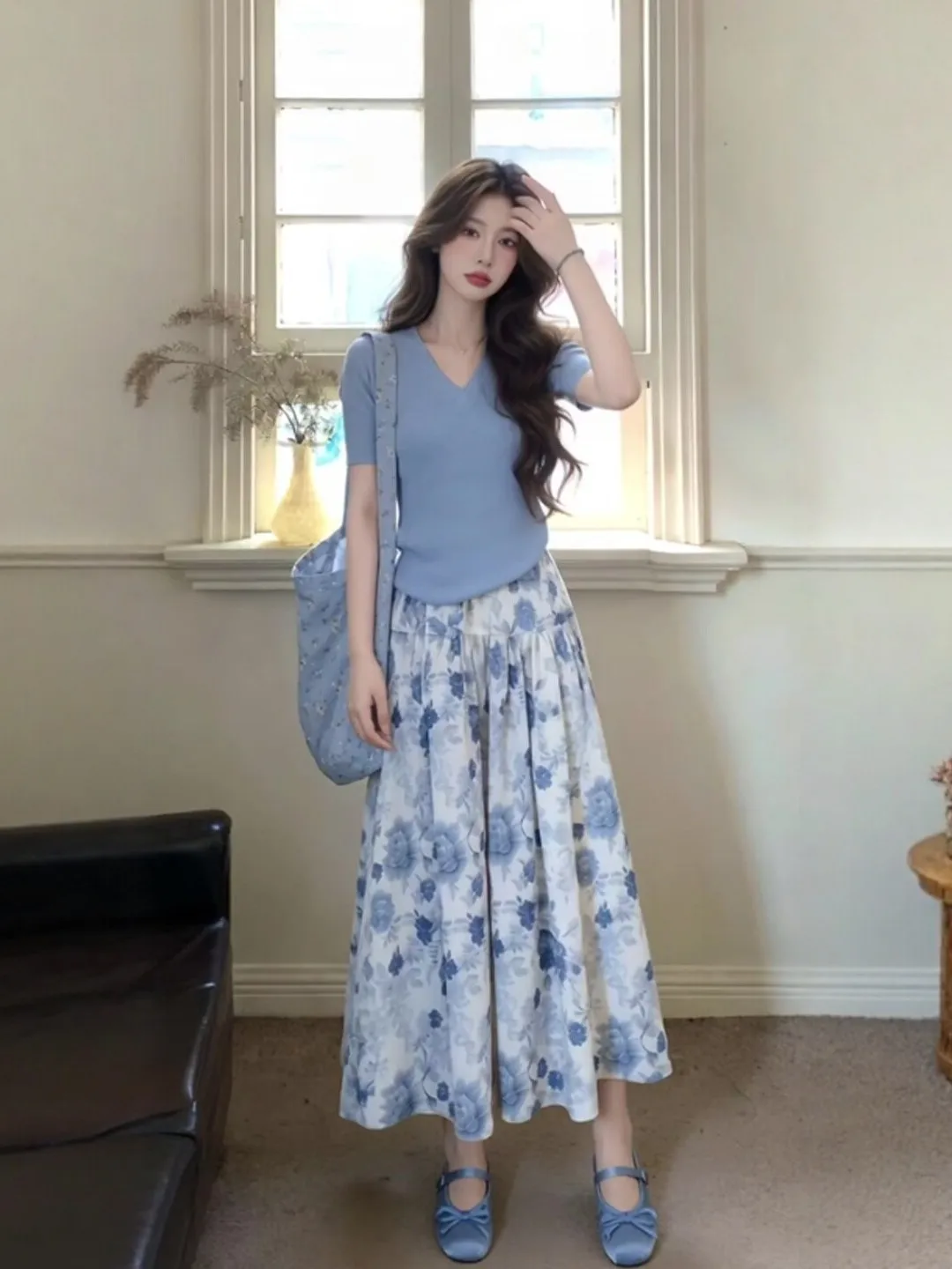 Gentle Wind Unique Beautiful V-neck Printed Top Half-length Skirt Two-piece Set Anti-aging Whole Set Summer 2026
Gentle Wind Unique Beautiful V-neck Printed Top Half-length Skirt Two-piece Set Anti-aging Whole Set Summer 2026