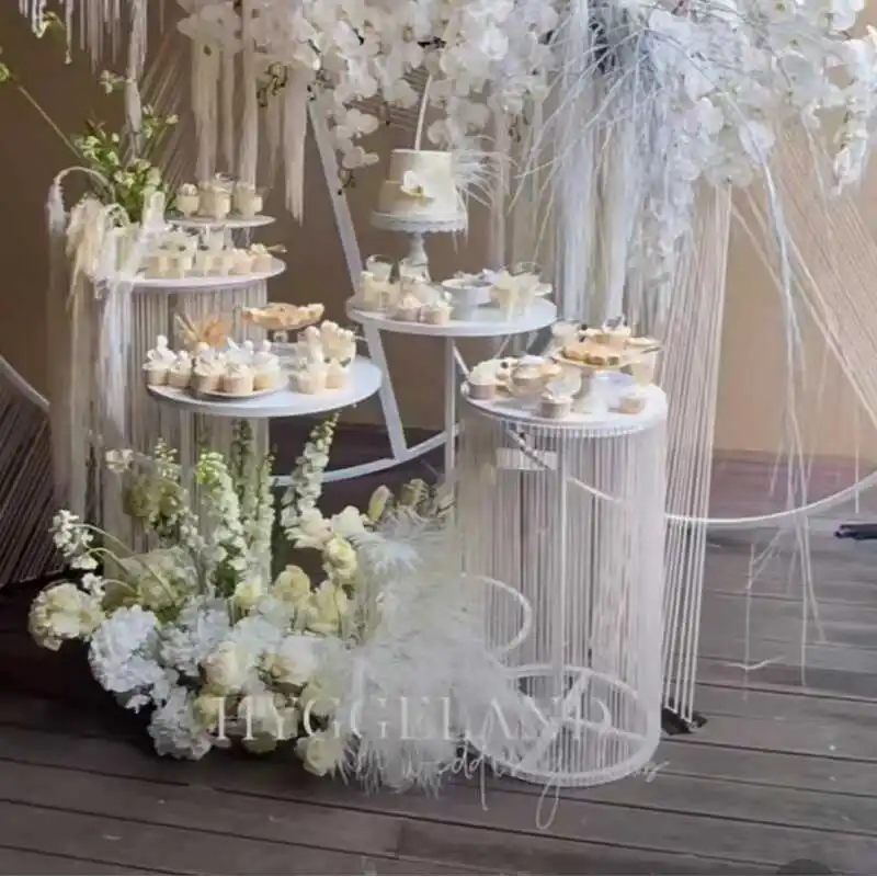 Dessert table, wedding props, wrought iron S-shaped round wedding flower table, flower rack, dessert table stage ornament
Dessert table, wedding props, wrought iron S-shaped round wedding flower table, flower rack, dessert table stage ornament