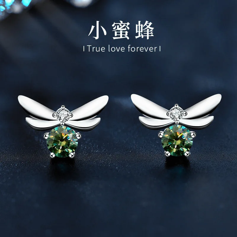 Unique and creative little bee 925 sterling silver earrings, minimalist style, elegant green moissanite vintage earrings
Unique and creative little bee 925 sterling silver earrings, minimalist style, elegant green moissanite vintage earrings